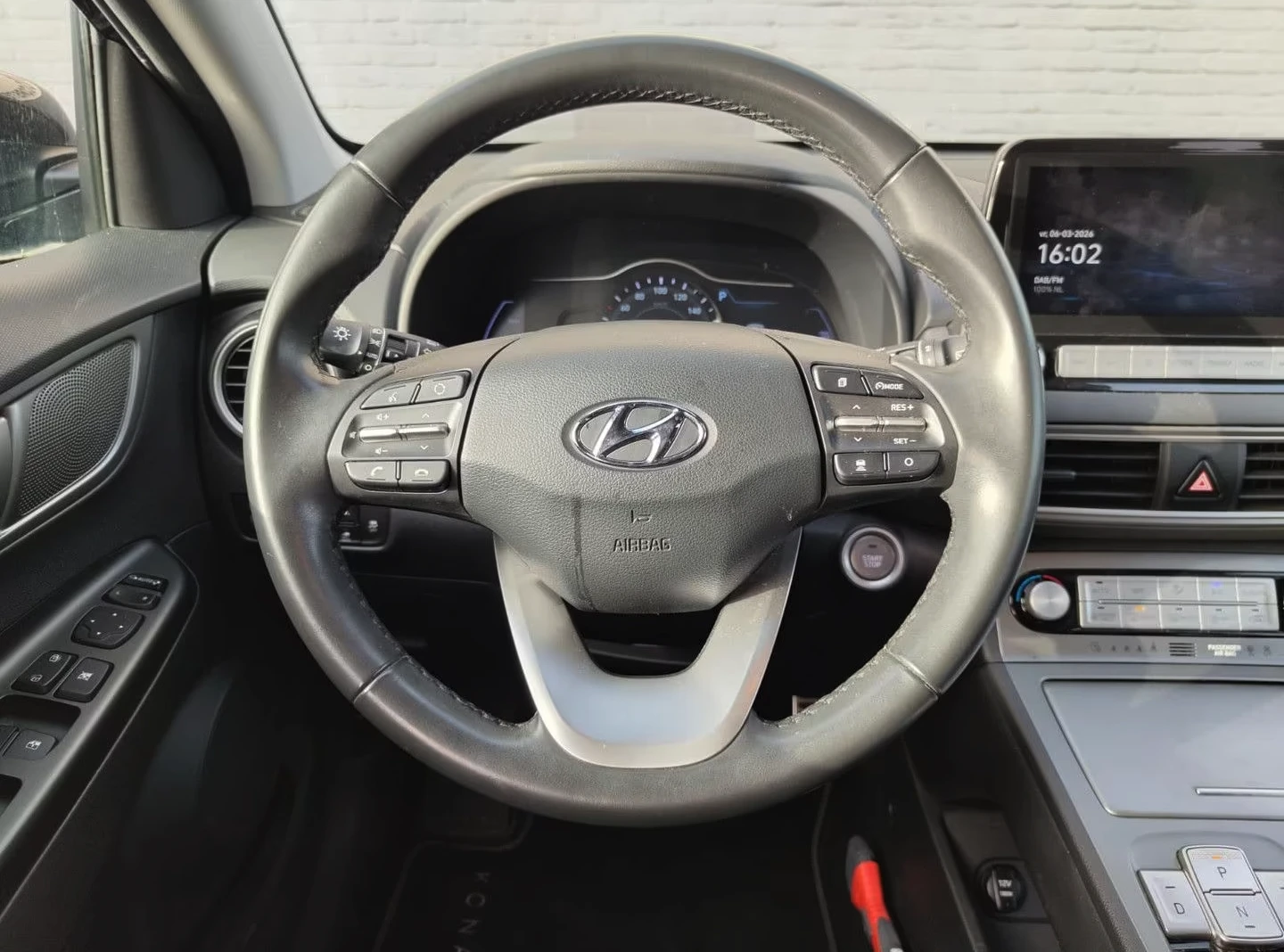 Hyundai Kona EV 64kWh SOH 100%, снимка 14 - Автомобили и джипове - 53900667