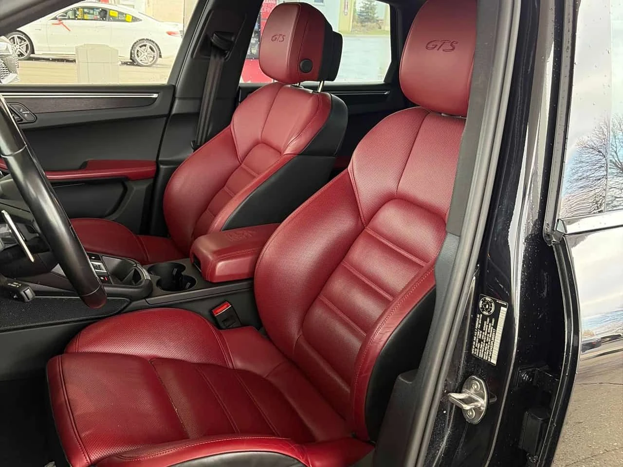 Porsche Macan * GTS * ДИСТРОНИК * 2 КЛЮЧА * CARBON * ОБДУХВАНЕ, снимка 11 - Автомобили и джипове - 54295159