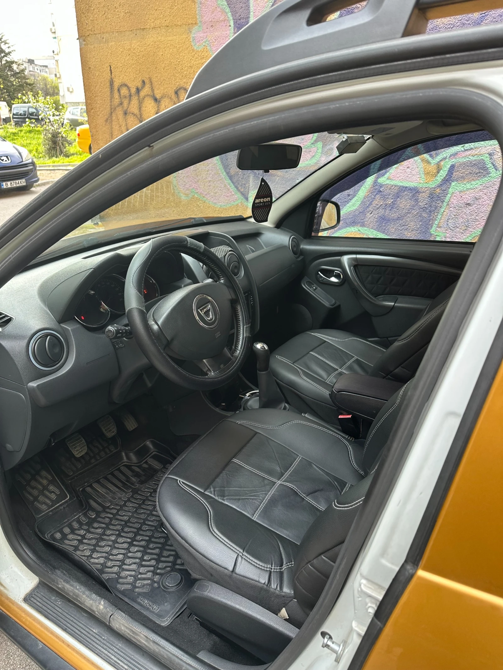 Dacia Duster 1.6, снимка 4 - Автомобили и джипове - 54430796
