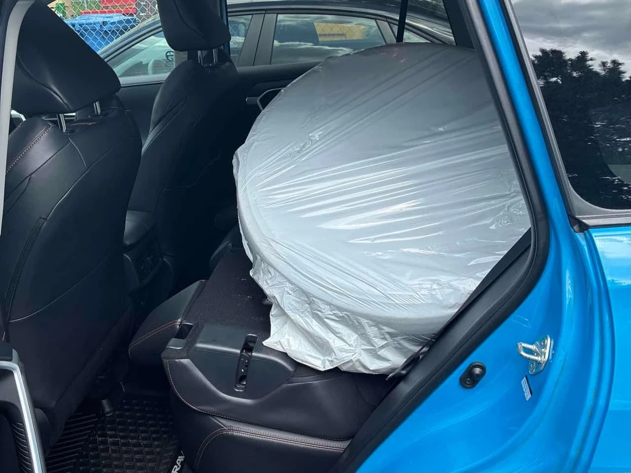 Toyota Rav4 * Trail* АВТОКРЕДИТ БЕЗ ПЪРВОНАЧАЛНА ВНОСКА* , снимка 12 - Автомобили и джипове - 54610858