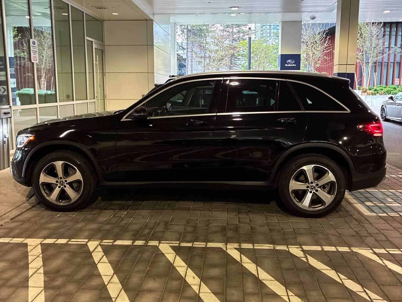 Mercedes-Benz GLC 300 4MATIC/ПАНОРАМА/ПОДГРЕВИ, снимка 3 - Автомобили и джипове - 55157005