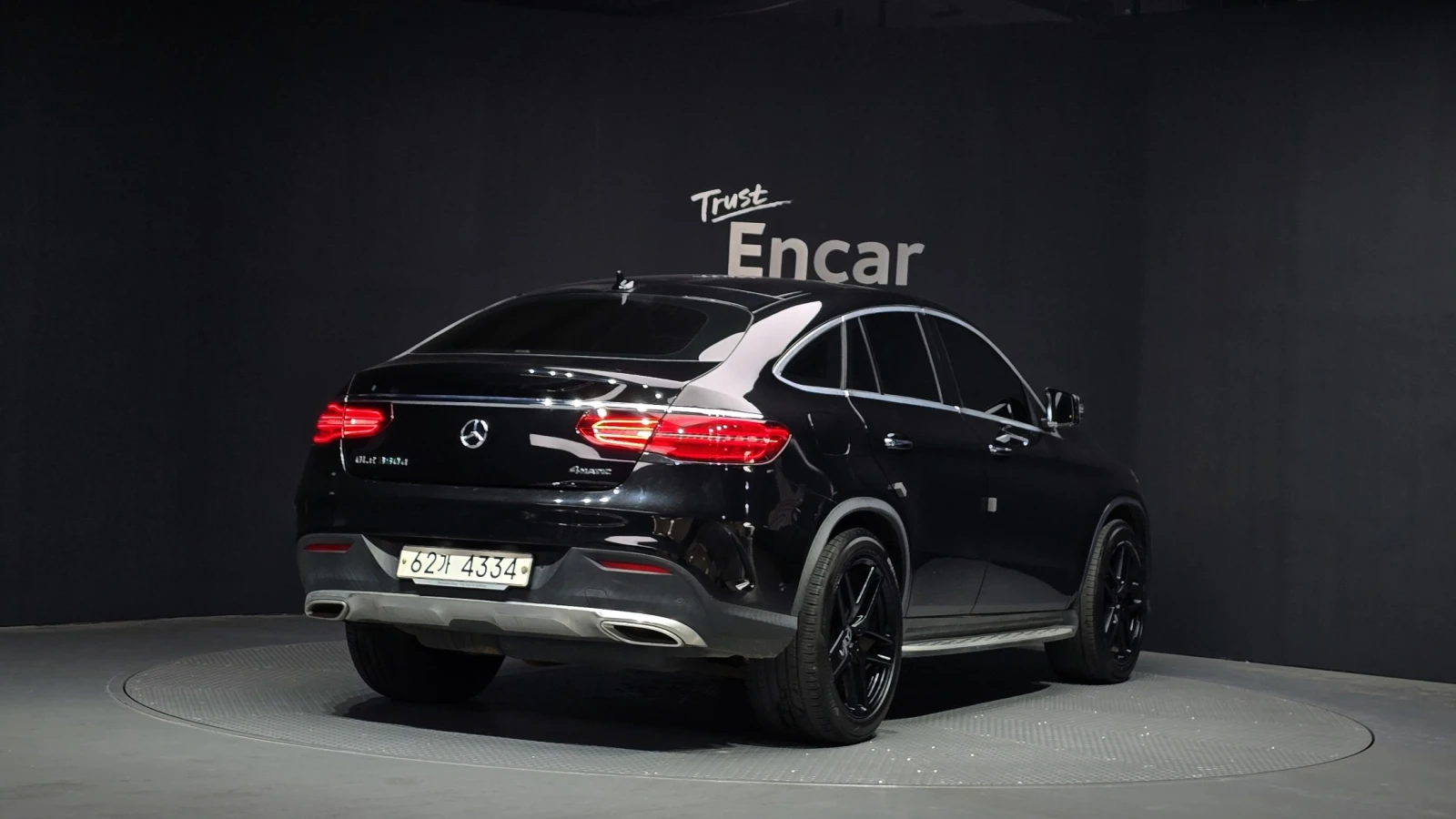 Mercedes-Benz GLE 350 | HARMAN/K | ТЕЛЕВИЗОРИ | 360 | ПАНОРАМА | , снимка 4 - Автомобили и джипове - 55404632