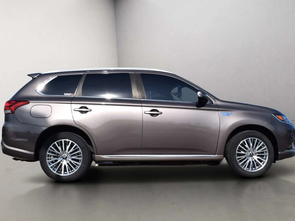 Mitsubishi Outlander * ПАНО* KEYLESS* Camera* ПОДГРЕВ* , снимка 3 - Автомобили и джипове - 55433209