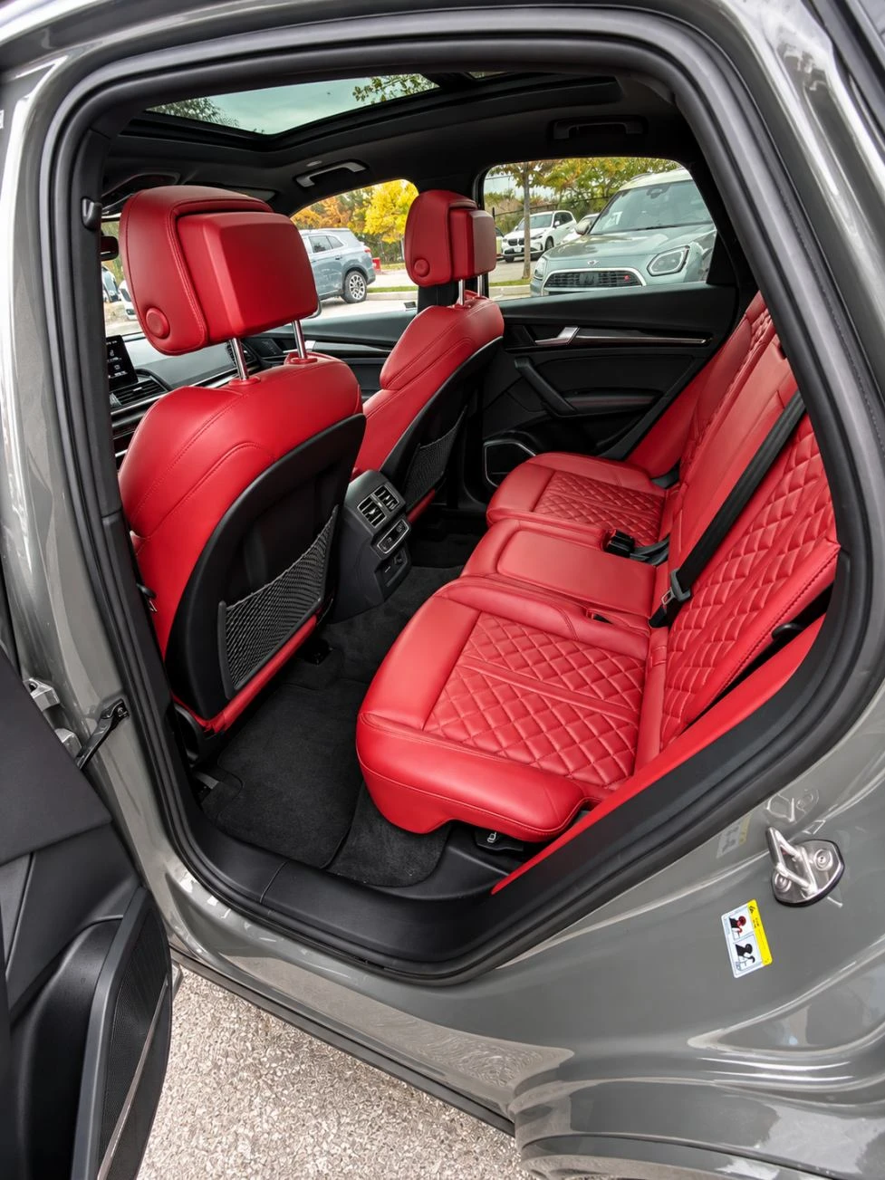 Audi SQ5 Technik* Distr* 360* B&O* Подгрев, снимка 15 - Автомобили и джипове - 56319741