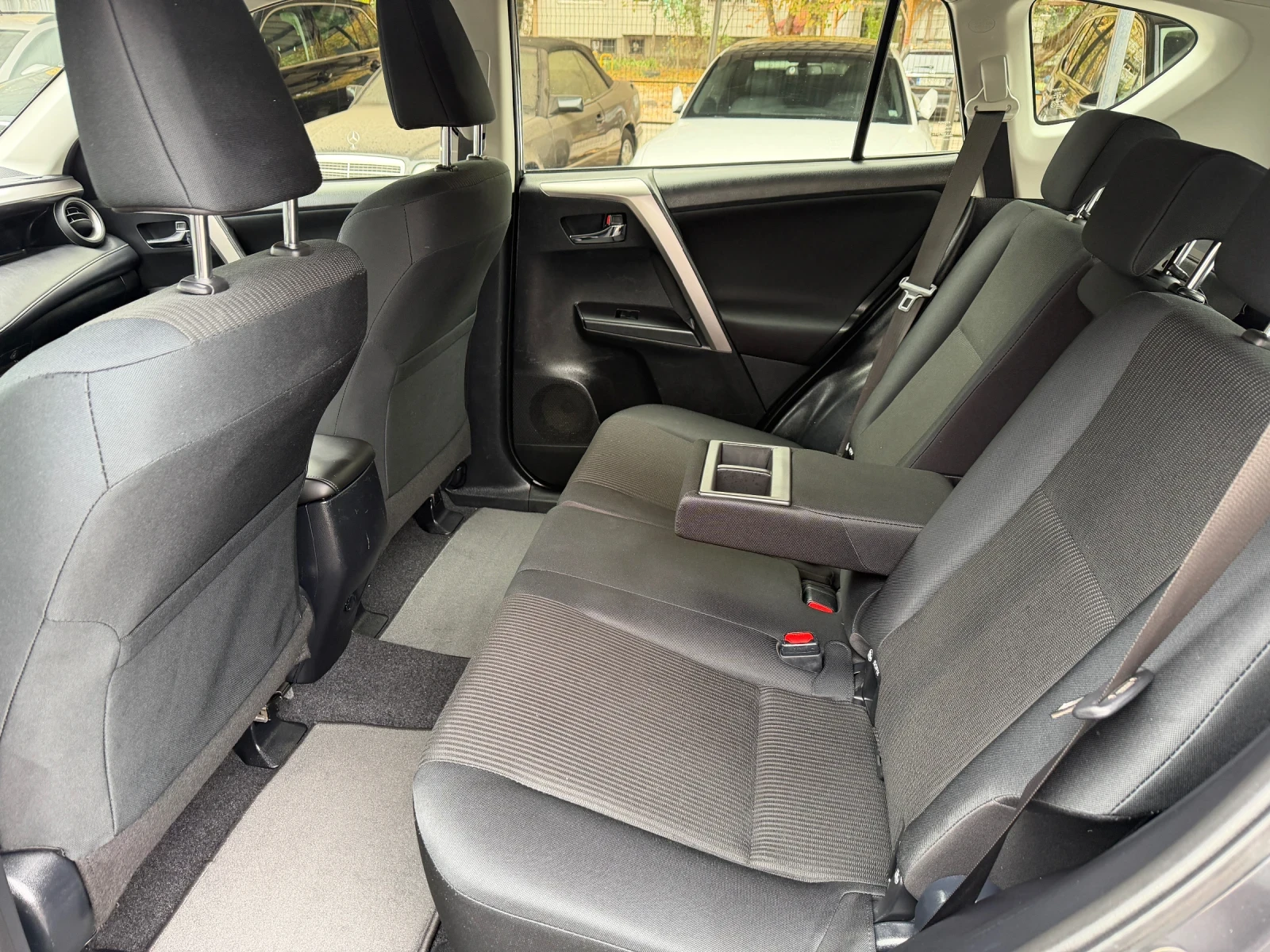 Toyota Rav4 2.0i 152hp 4x4, снимка 9 - Автомобили и джипове - 56657122