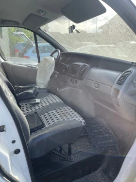 Renault Trafic 2.0tdci 115hp НА ЧАСТИ, снимка 10