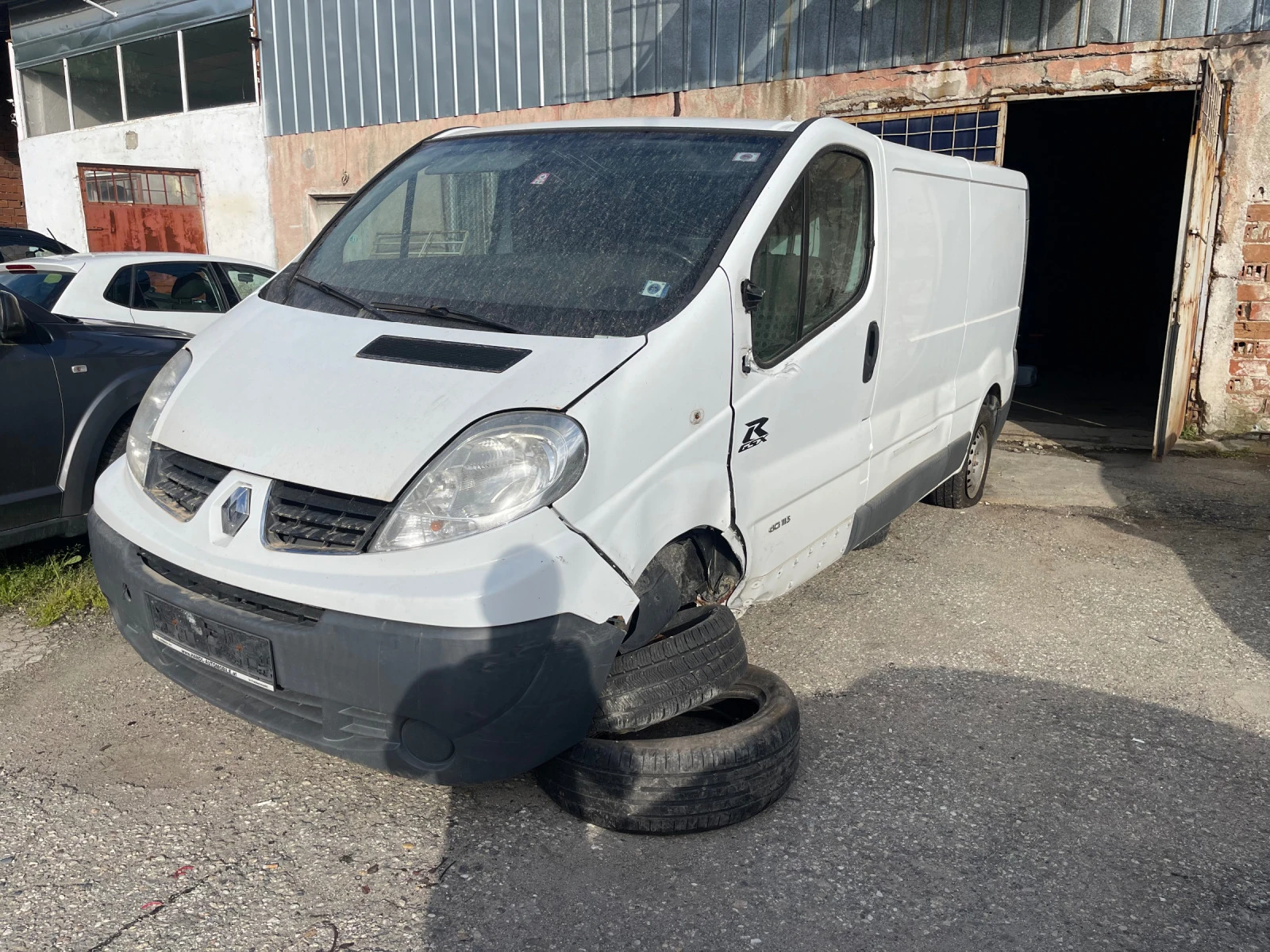 Renault Trafic 2.0tdci 115hp НА ЧАСТИ - изображение 2