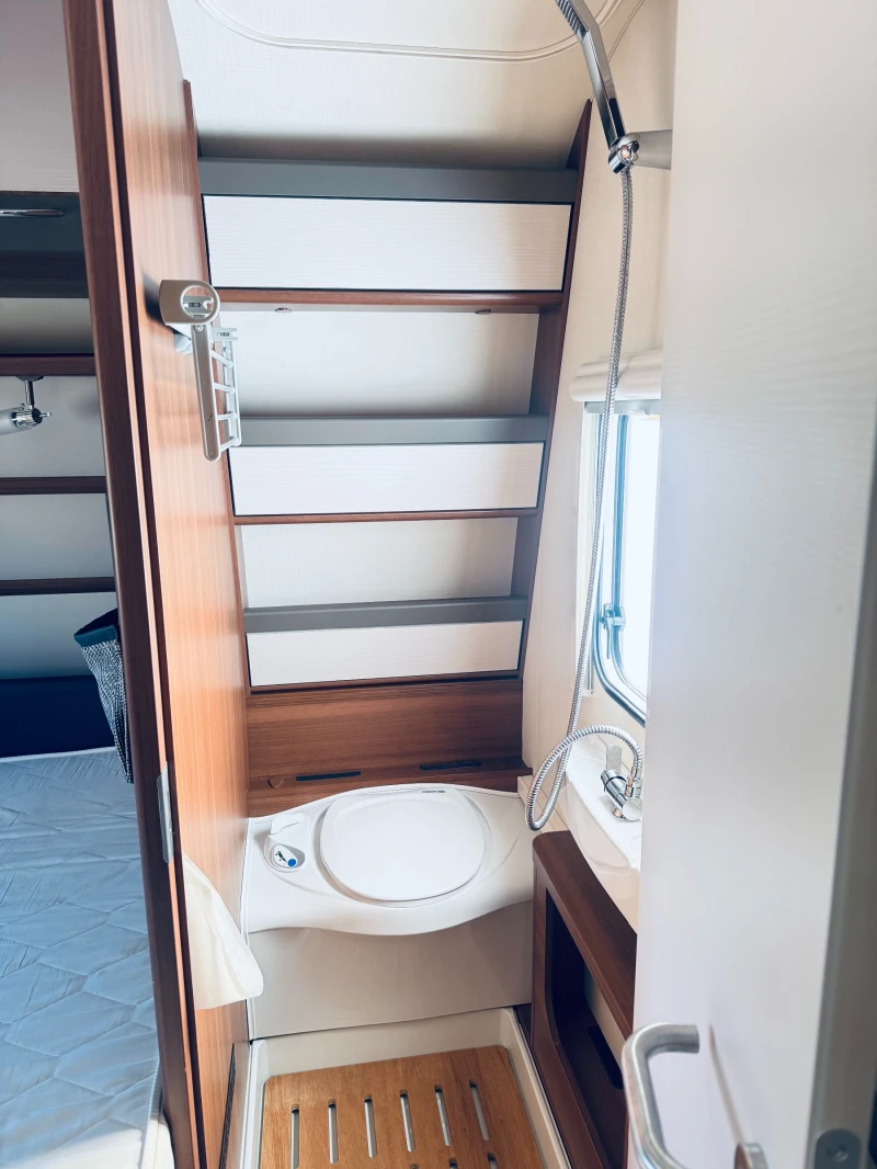 Каравана LMC VIVO 522 K ТОП СЪСТОЯНИЕ  Внос от Швейцария , снимка 11 - Каравани и кемпери - 52167547