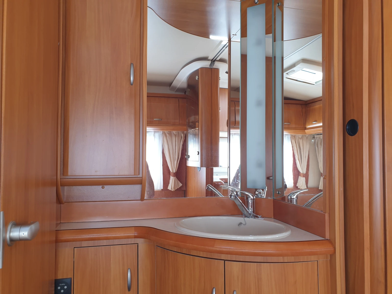 Каравана Hobby 495