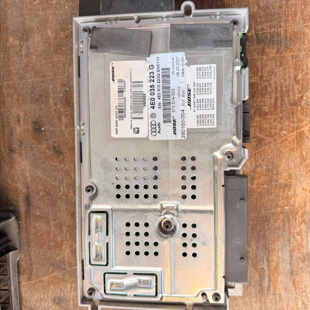 Аудио усилвател BOSE с три букси за Ауди Audi A8 4E0035223E-1229