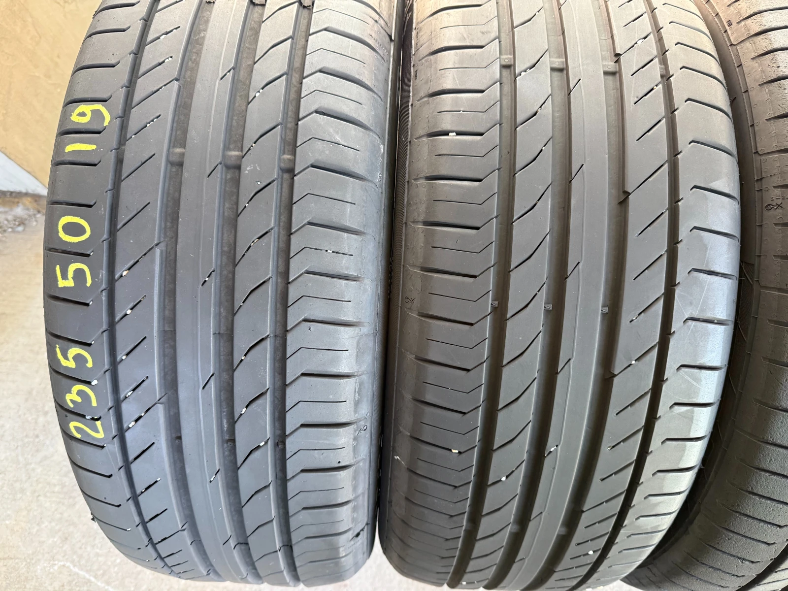 Гуми Летни 235/50R19, снимка 2 - Гуми и джанти - 54925183