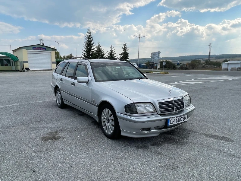 Mercedes-Benz C 180, снимка 3 - Автомобили и джипове - 47335366