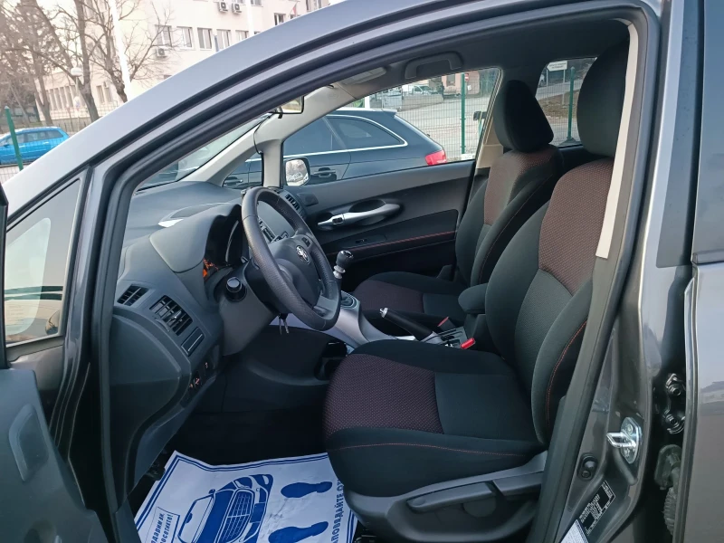 Toyota Auris 1.8i-147кс-ШВЕЙЦАРИЯ-РЪЧКА-6ск-FACELIFT-NAVI, снимка 9 - Автомобили и джипове - 48914522