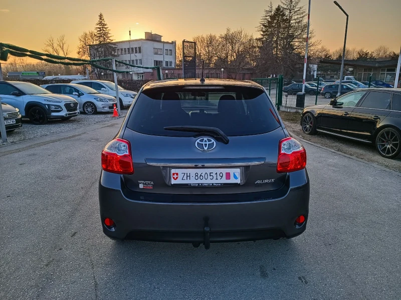 Toyota Auris 1.8i-147кс-ШВЕЙЦАРИЯ-РЪЧКА-6ск-FACELIFT-NAVI, снимка 4 - Автомобили и джипове - 48914522