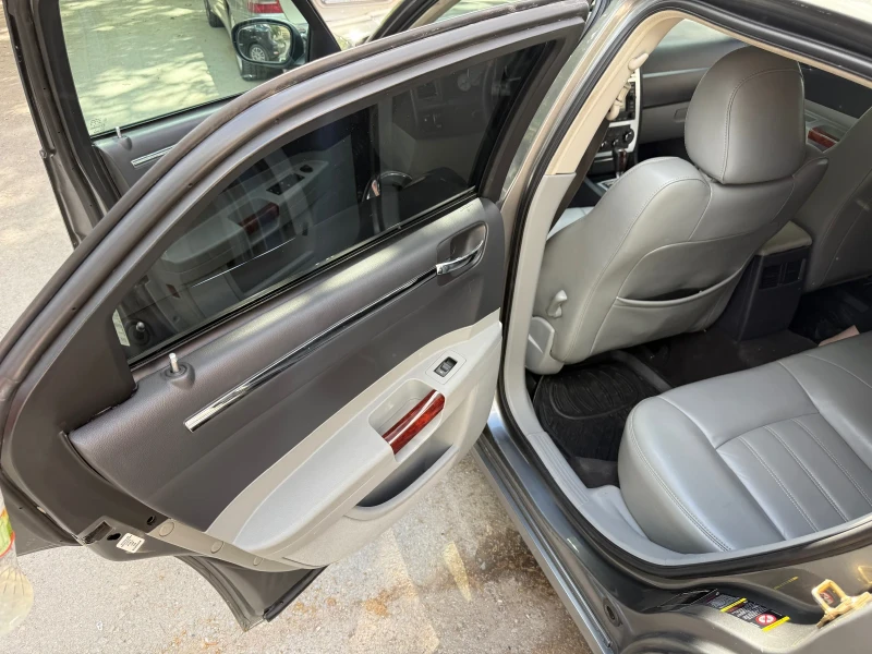 Chrysler 300c Touring V6 3.0 CRD, снимка 9 - Автомобили и джипове - 52693255