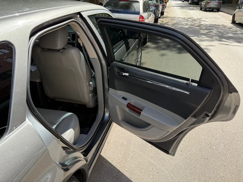 Chrysler 300c Touring V6 3.0 CRD, снимка 8 - Автомобили и джипове - 52693255