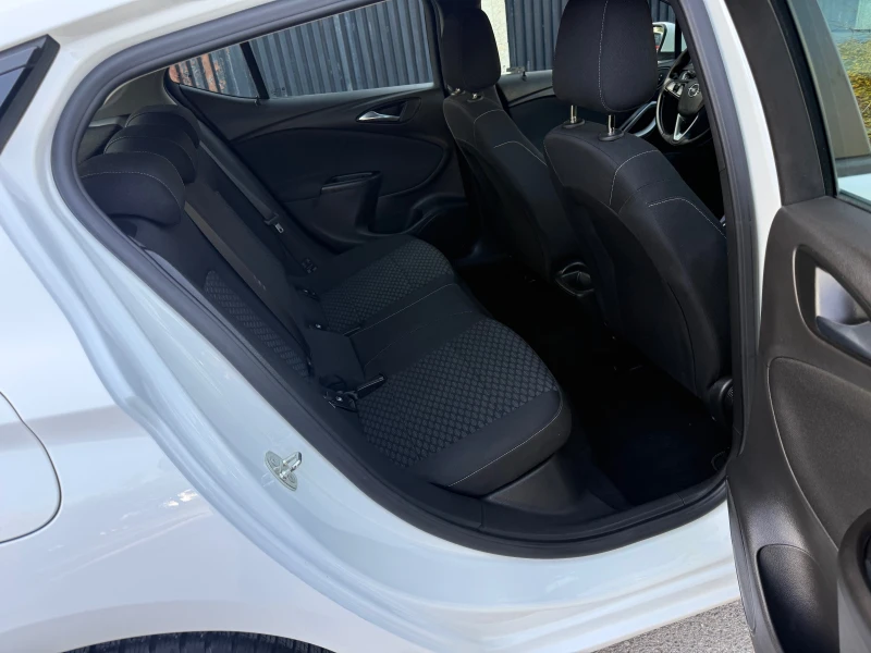 Opel Astra 1.6cdti, снимка 11 - Автомобили и джипове - 52243497