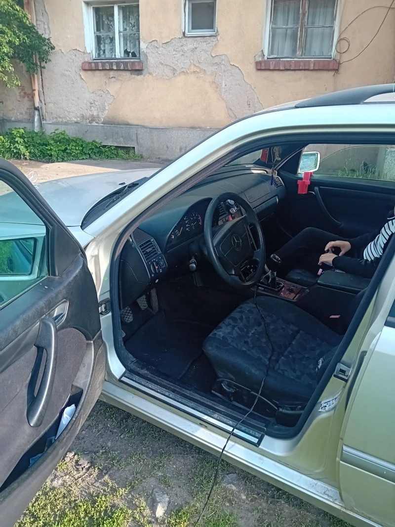Mercedes-Benz C 220 Продавам  цялата  за части , снимка 6 - Автомобили и джипове - 52340134