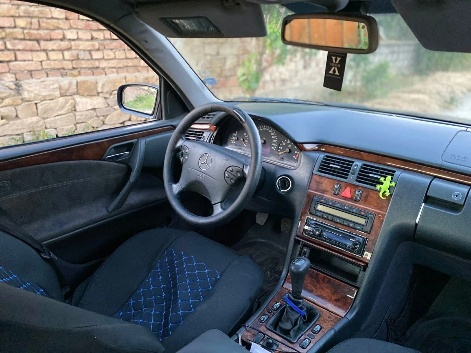 Mercedes-Benz E 200 Kompressor - изображение 6