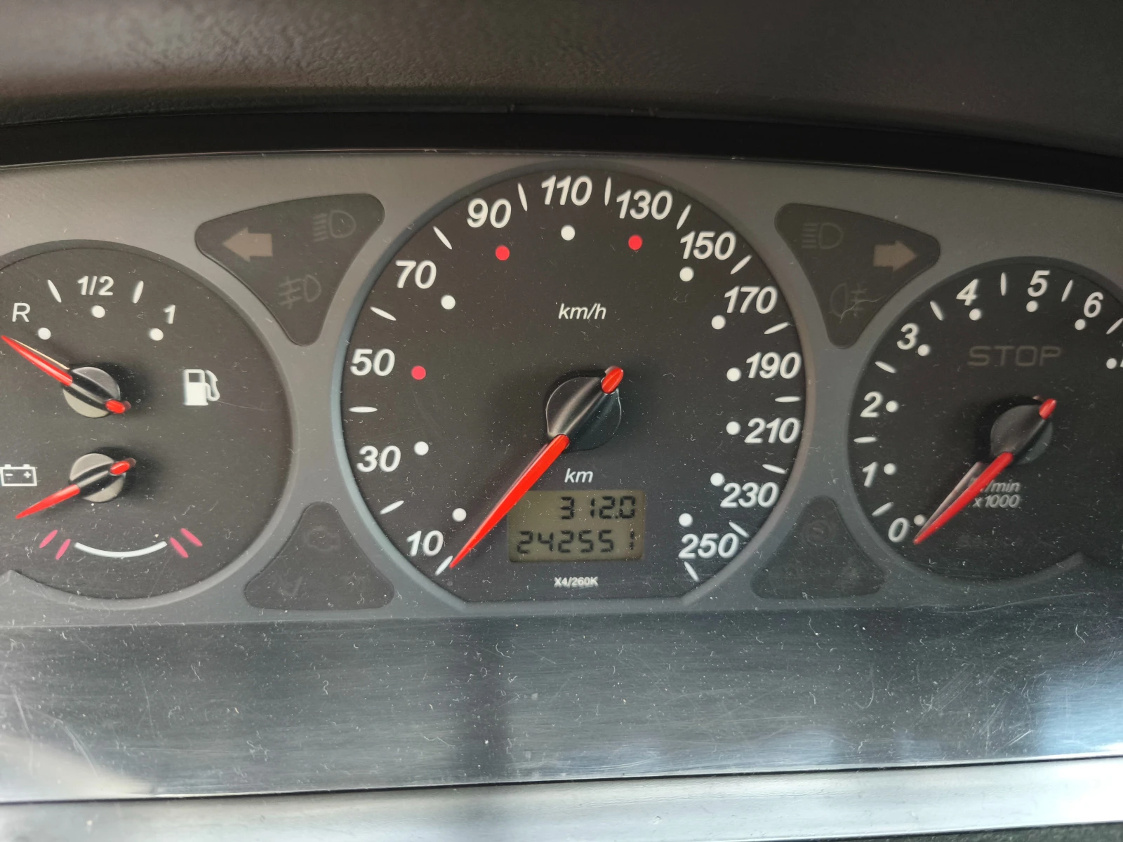 Citroen C5 серия I 2.0 HDi, снимка 5 - Автомобили и джипове - 53899176