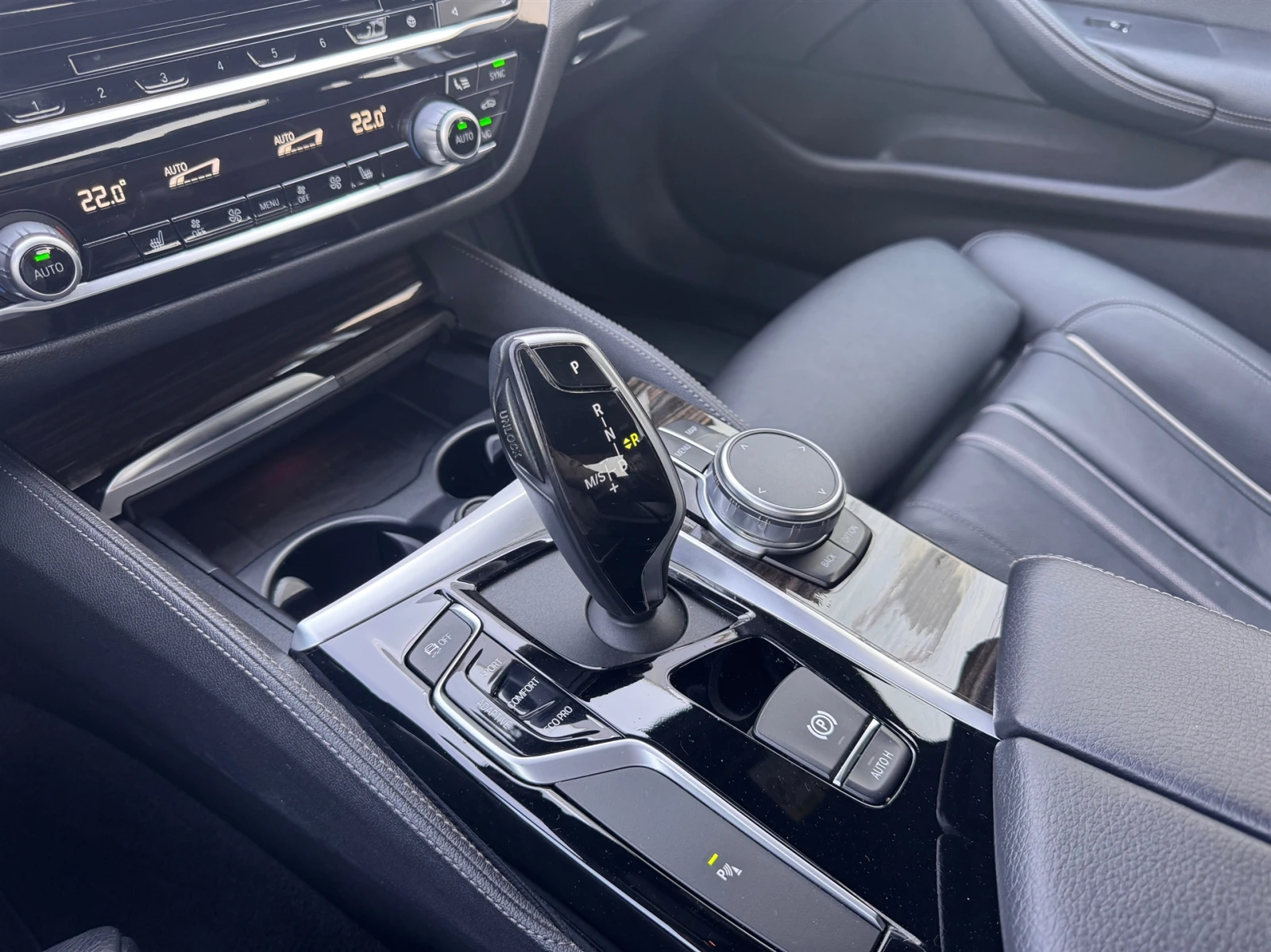 BMW 530 xDrive, снимка 12 - Автомобили и джипове - 53898821