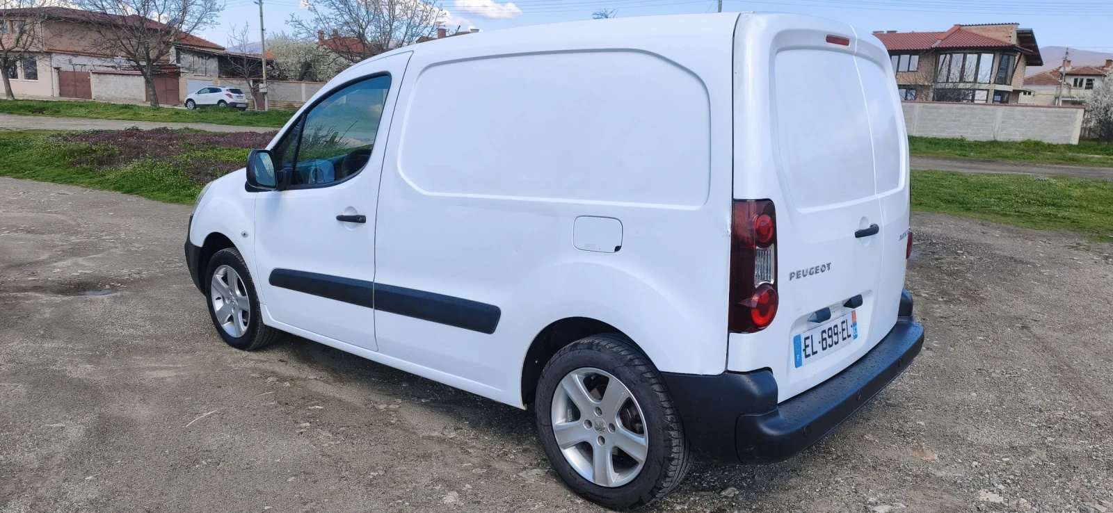 Peugeot Partner 1.6 BlueHdi 100hp CARPLAY, снимка 3 - Автомобили и джипове - 54096611