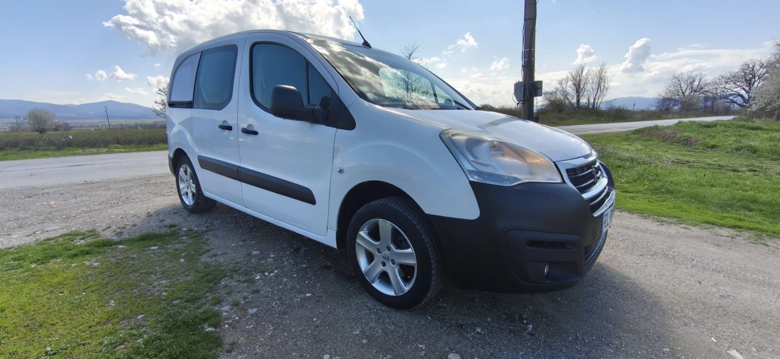 Peugeot Partner 1.6 BlueHdi 100hp CARPLAY, снимка 6 - Автомобили и джипове - 54096611