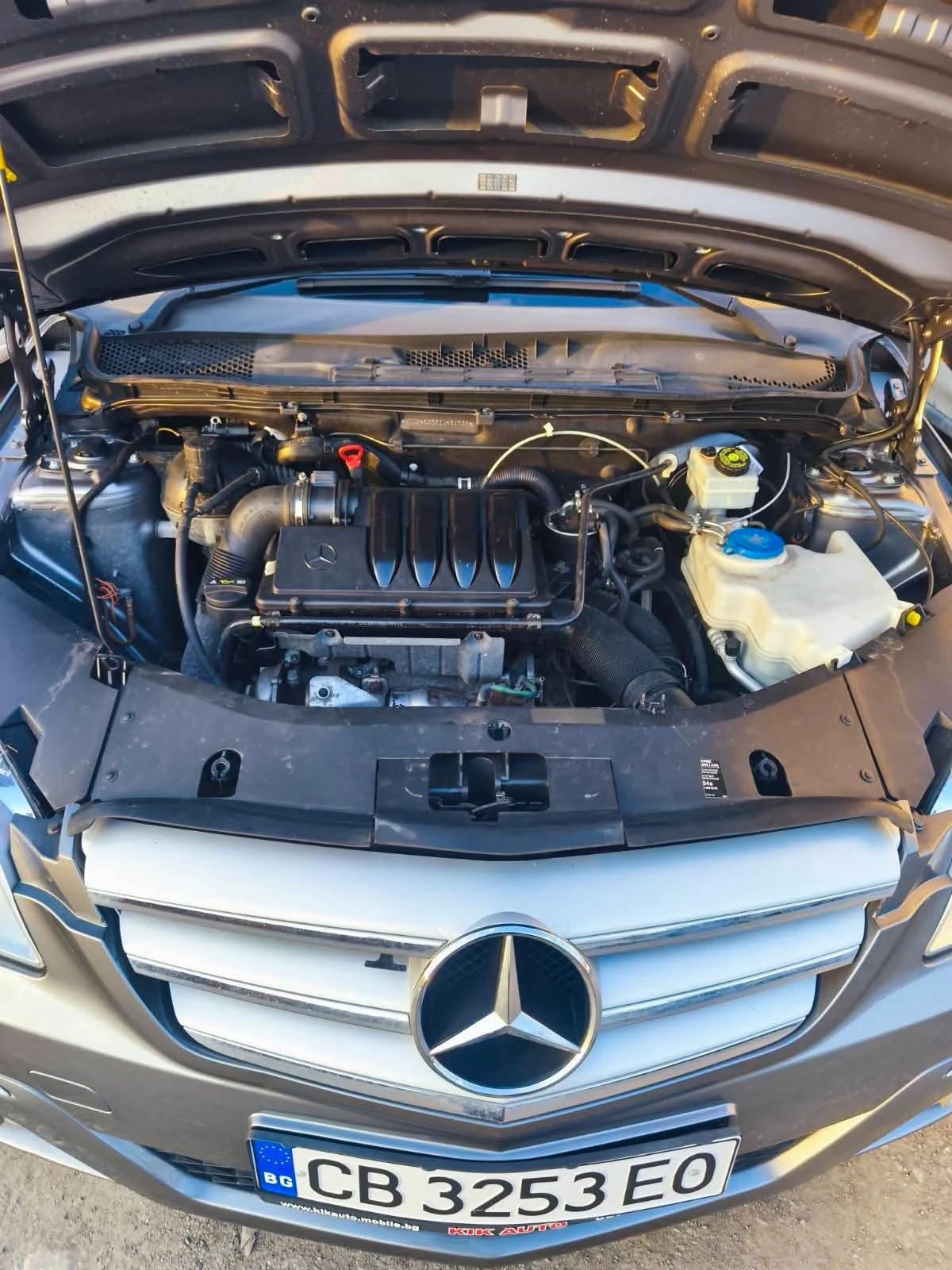 Mercedes-Benz B 180