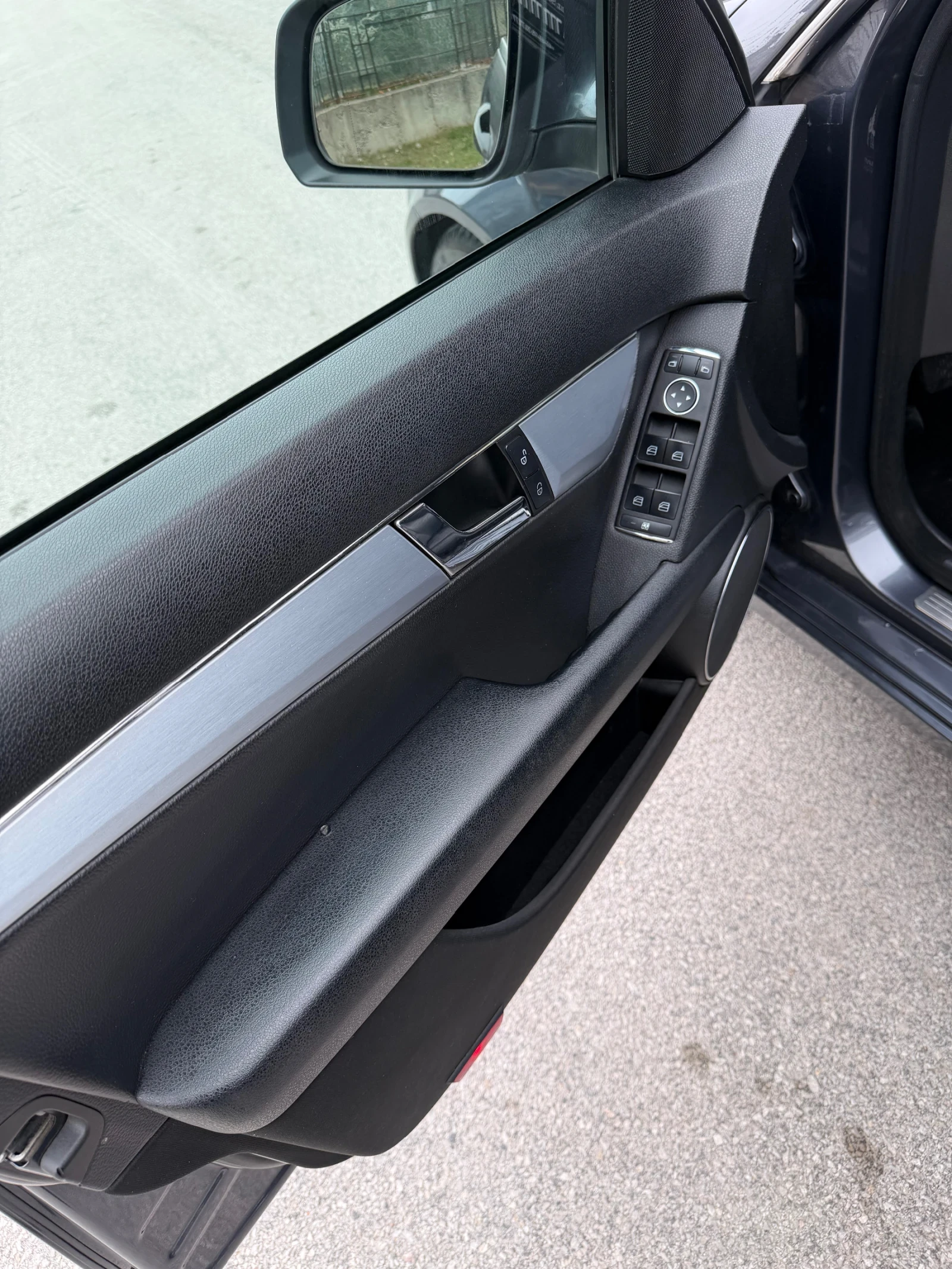 Mercedes-Benz C 220, снимка 15 - Автомобили и джипове - 54618133