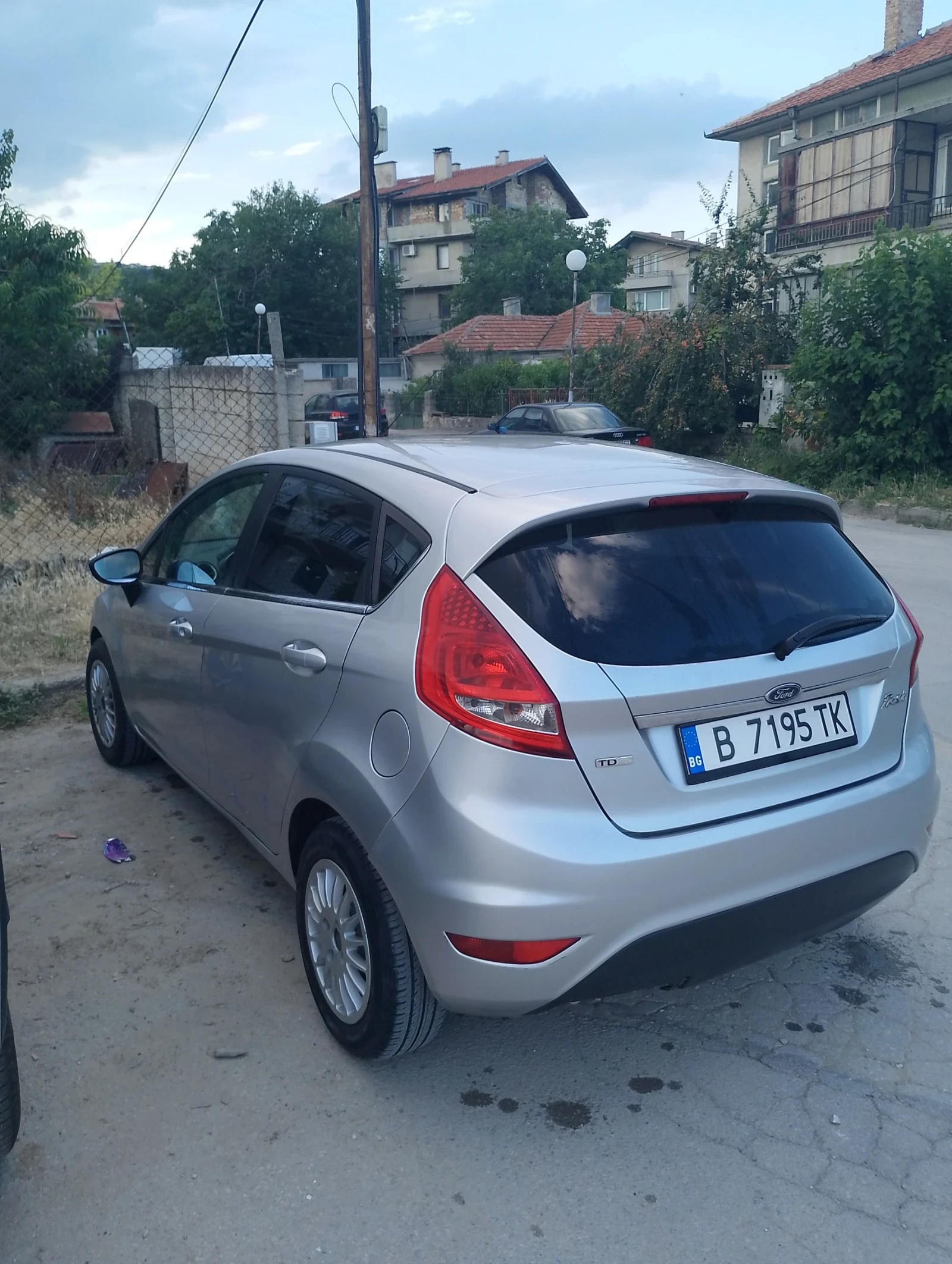 Ford Fiesta 1.4, снимка 3 - Автомобили и джипове - 55303775