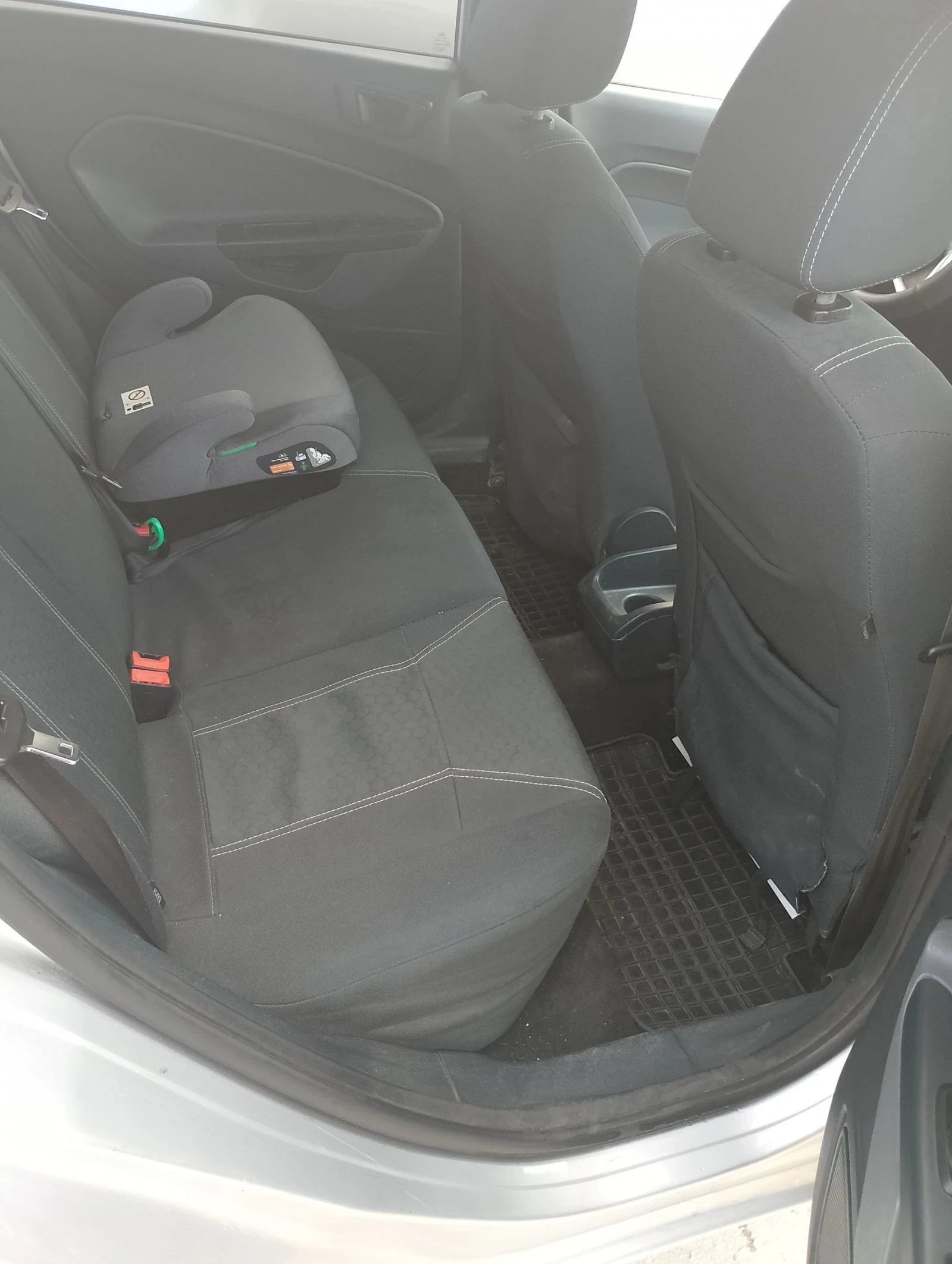 Ford Fiesta 1.4, снимка 5 - Автомобили и джипове - 55303775