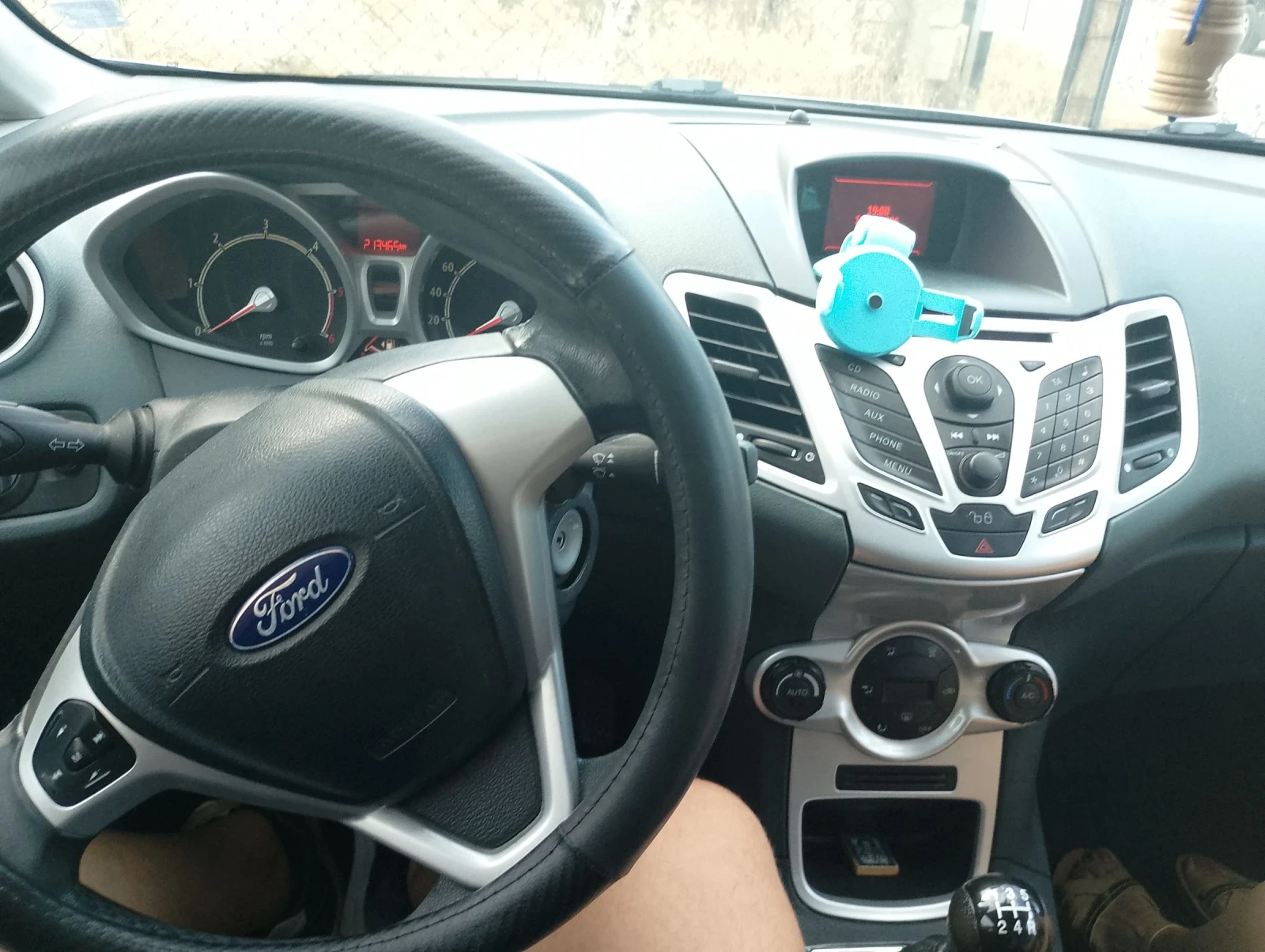 Ford Fiesta 1.4, снимка 8 - Автомобили и джипове - 55303775