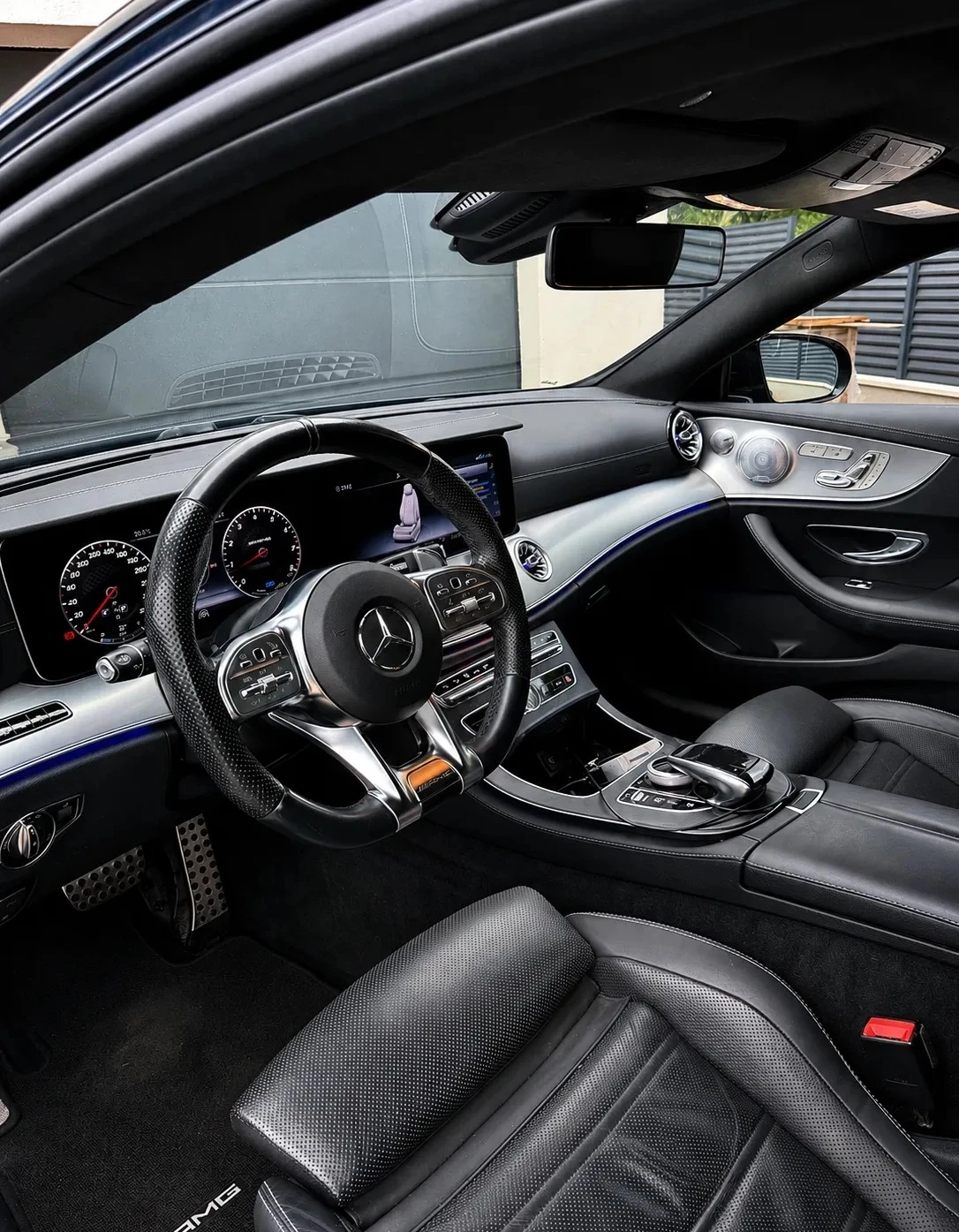 Mercedes-Benz E 53 AMG 4Matic+ , снимка 4 - Автомобили и джипове - 55337385