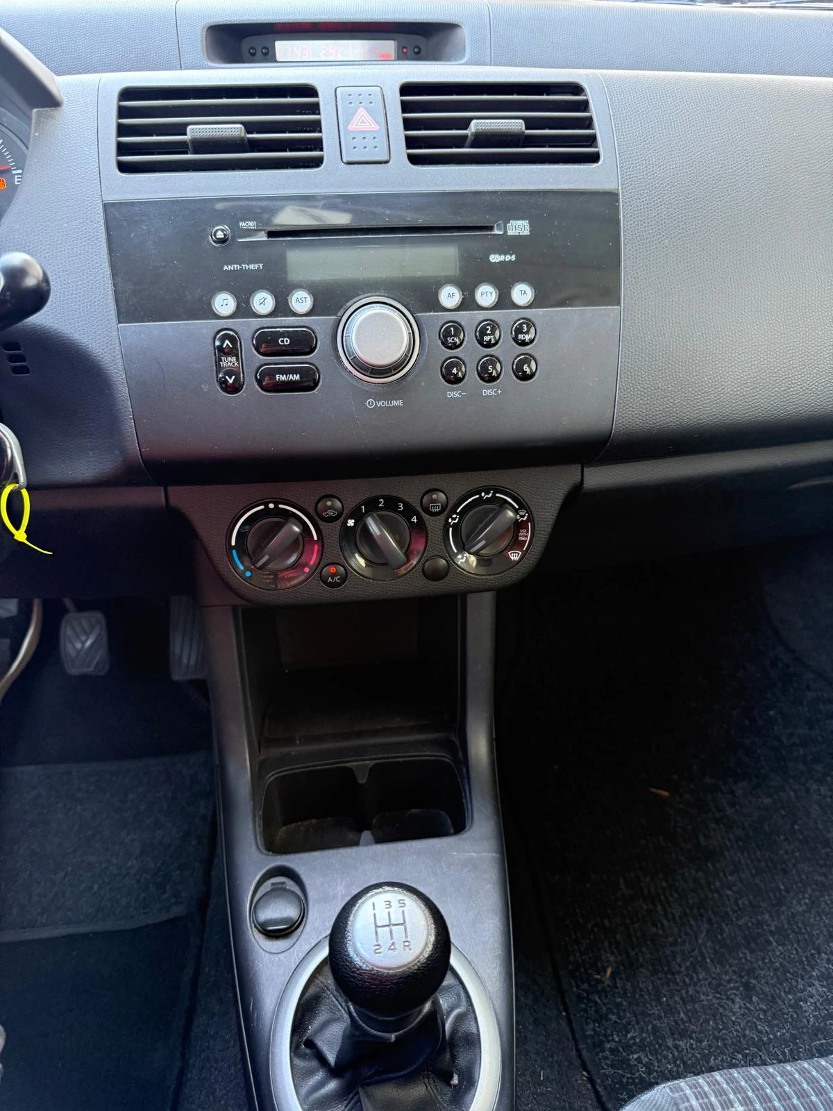 Suzuki Swift, снимка 14 - Автомобили и джипове - 55354371