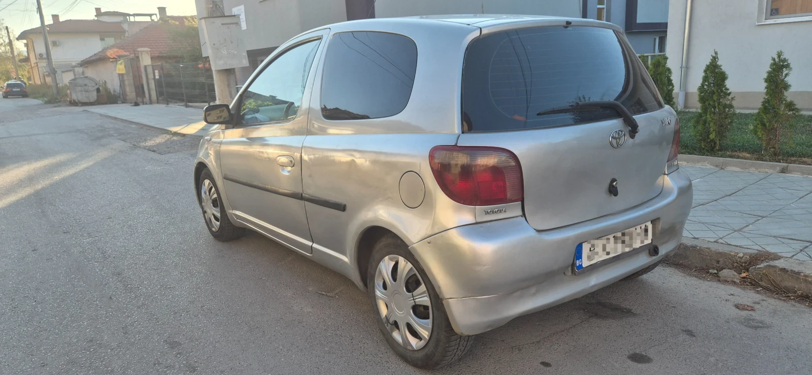Toyota Yaris 1.3 VVT-I Газ/Бензин, снимка 3 - Автомобили и джипове - 55679194