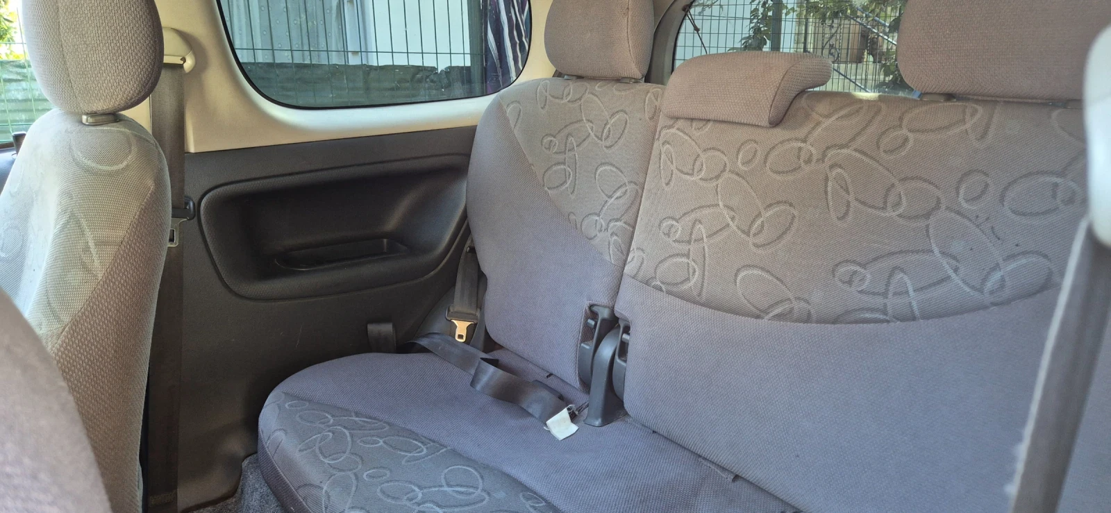 Toyota Yaris 1.3 VVT-I Газ/Бензин, снимка 7 - Автомобили и джипове - 55679194
