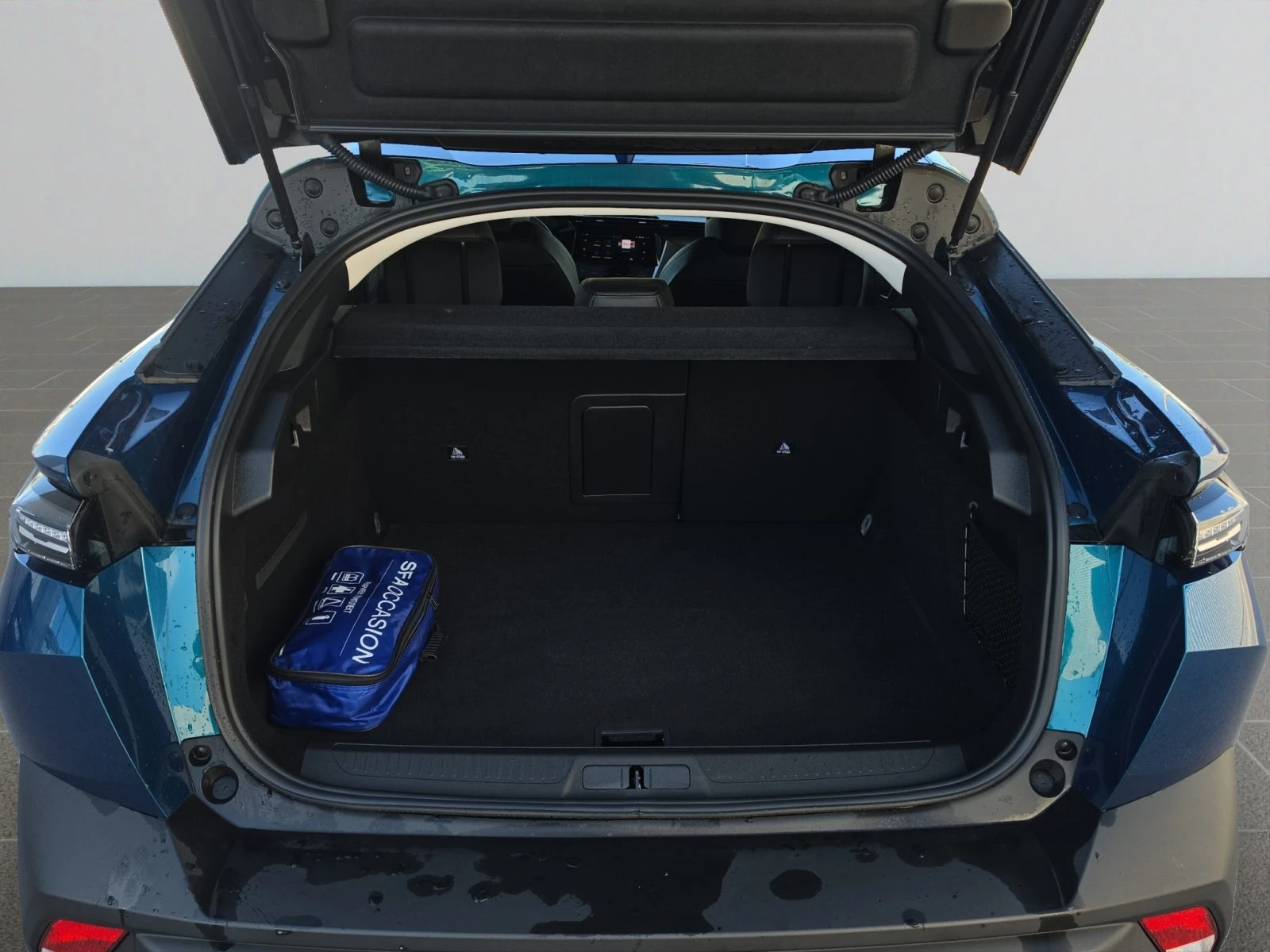 Peugeot 408 ALLURE 1, 6 Plug-in HYBRID 2WD 180 e-EAT8//2306R10 | Mobile.bg � ����������� 13