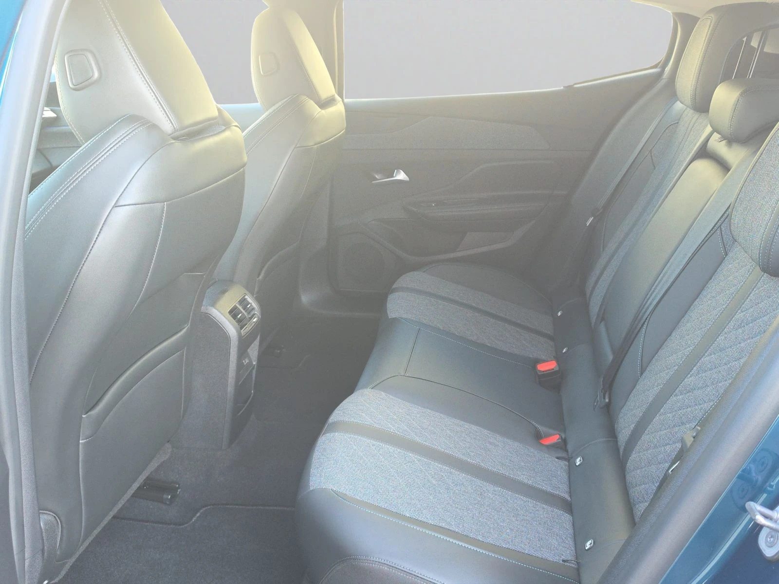 Peugeot 408 ALLURE 1, 6 Plug-in HYBRID 2WD 180 e-EAT8//2306R10 | Mobile.bg � ����������� 12