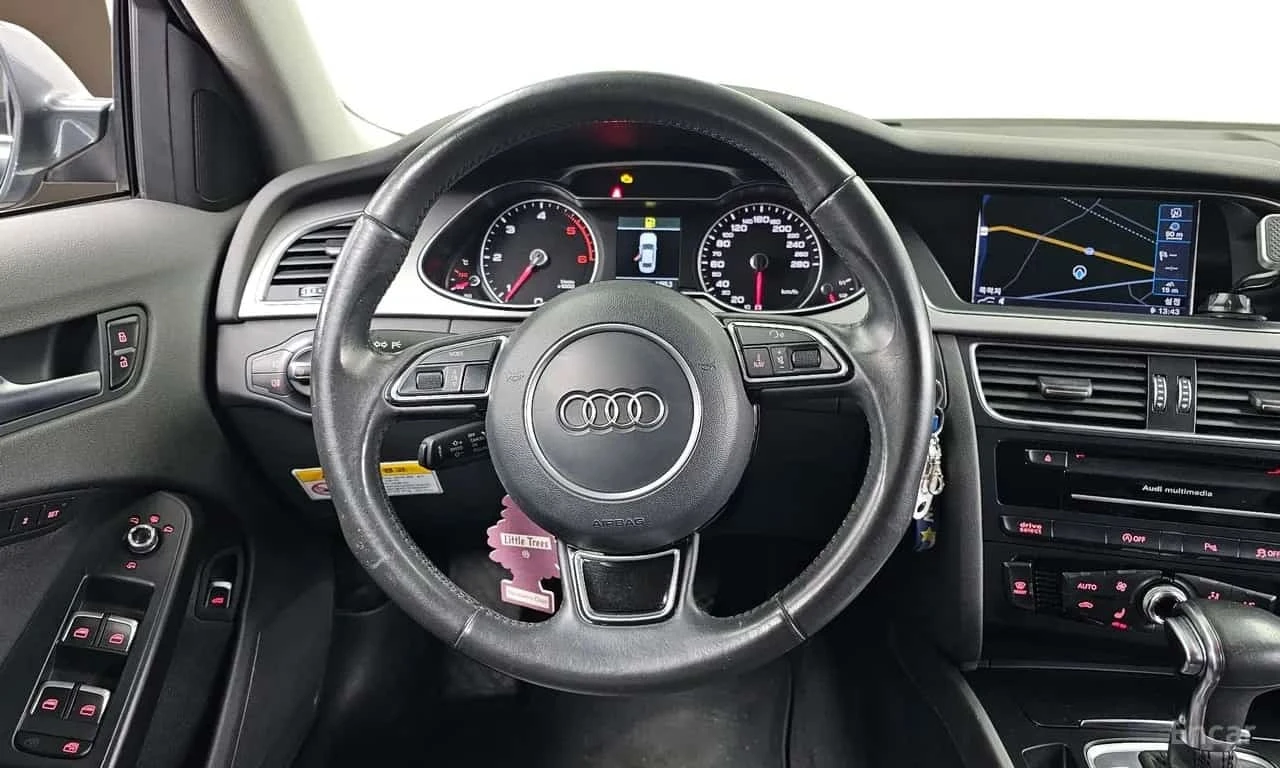 Audi A4 30 TDI Dynamiс/ФИНАНСИРАНЕ, снимка 13 - Автомобили и джипове - 56331954