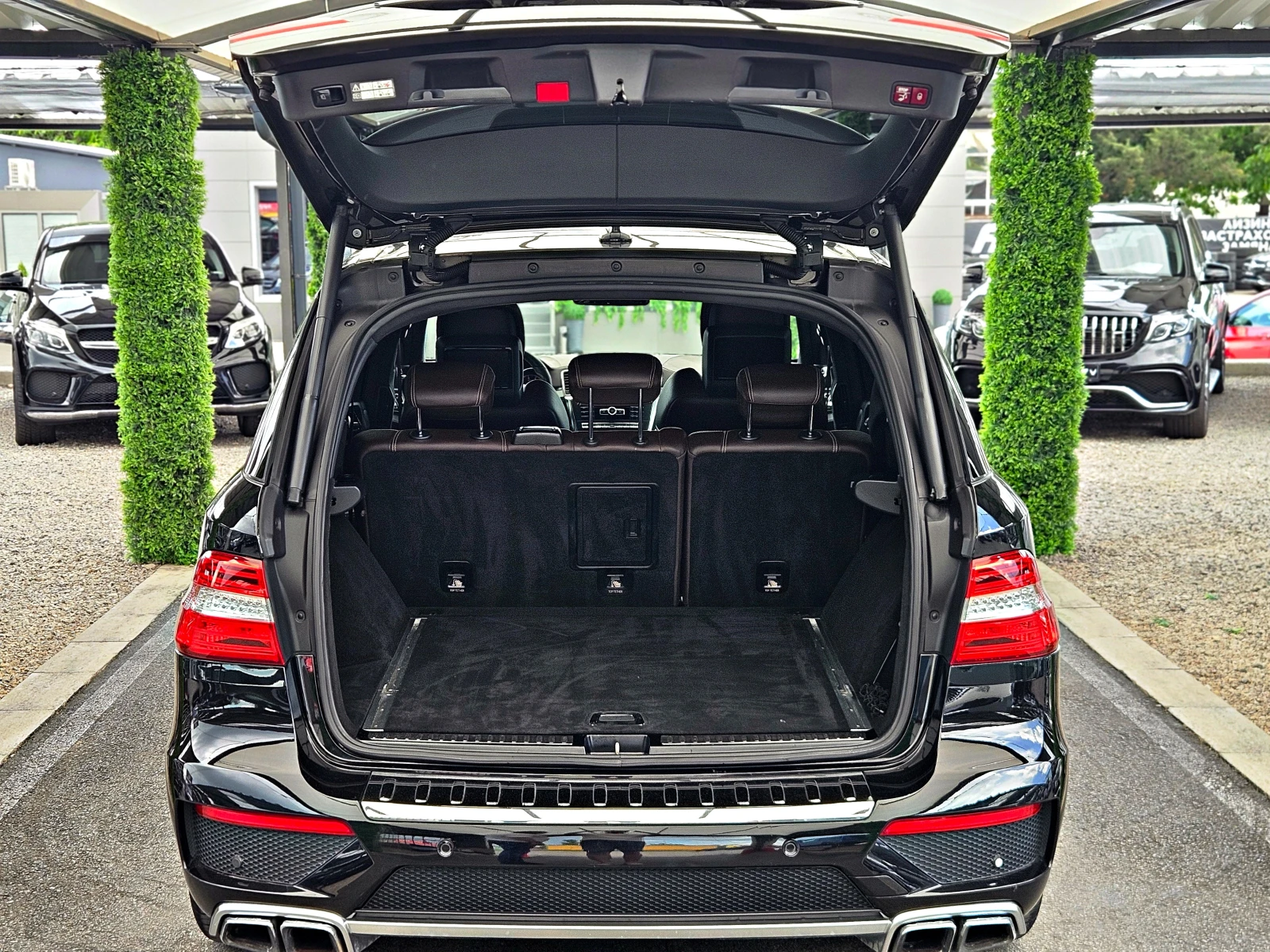 Mercedes-Benz ML 63 AMG TVX3/557КС/DISTR/PANO/МАСАЖ/360CAM/ОБДУХ/BANG&OLUF, снимка 8 - Автомобили и джипове - 54701671
