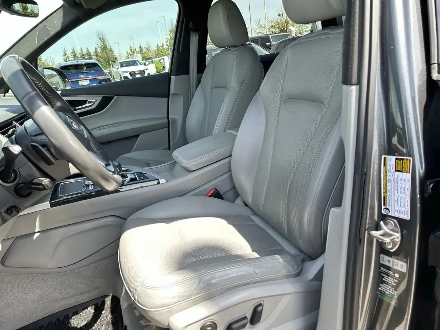 Audi Q7 TECHNIK / DISTRONIC / ОБДУХ / ПОДГРЕВИ / HEADUP / , снимка 8 - Автомобили и джипове - 54970198