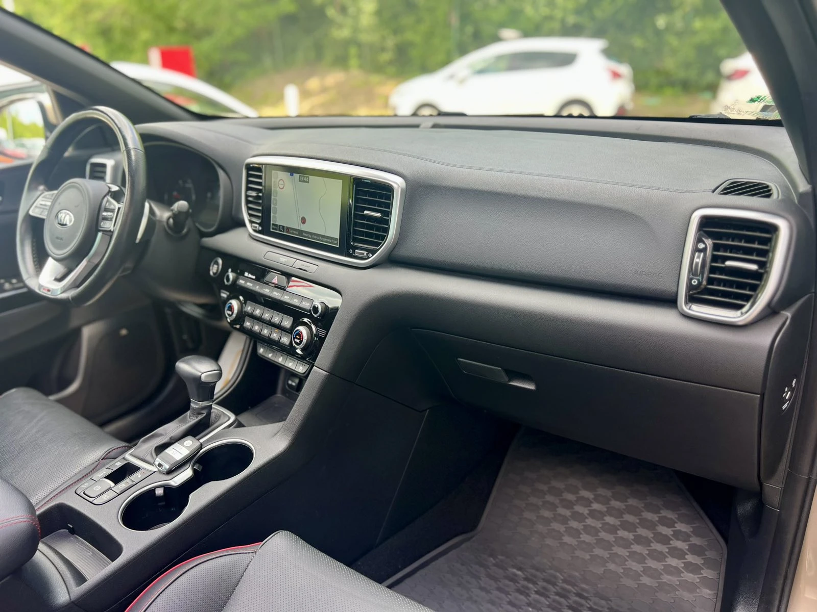 Kia Sportage 2.0 CRDi / 185 к.с. / DCT-8 / AWD/GT LINE, снимка 11 - Автомобили и джипове - 55033109