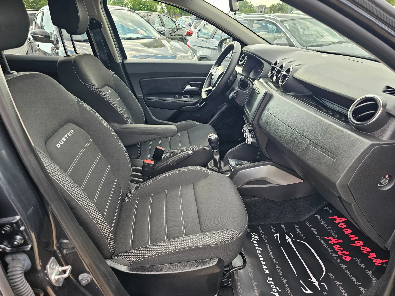 Dacia Duster 1.6i, 114к.с., GPL, снимка 9 - Автомобили и джипове - 55287810