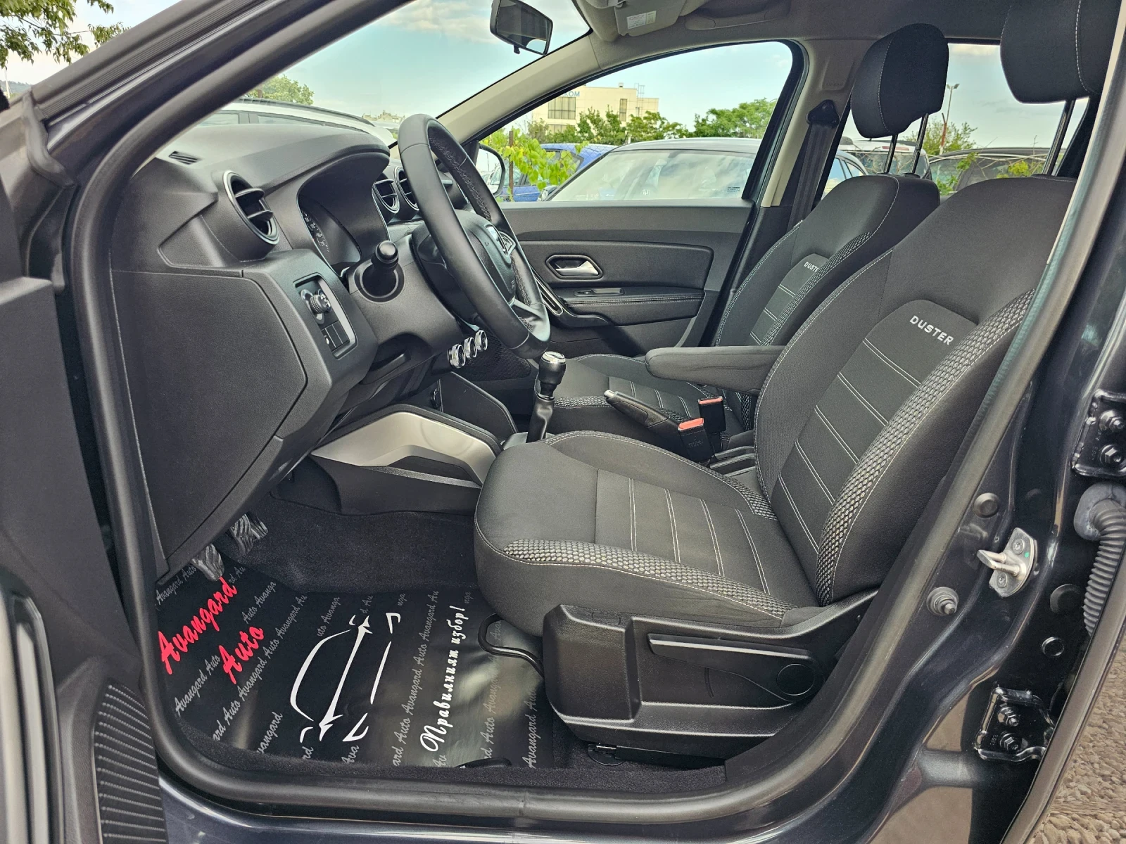 Dacia Duster 1.6i, 114к.с., GPL, снимка 8 - Автомобили и джипове - 55287810