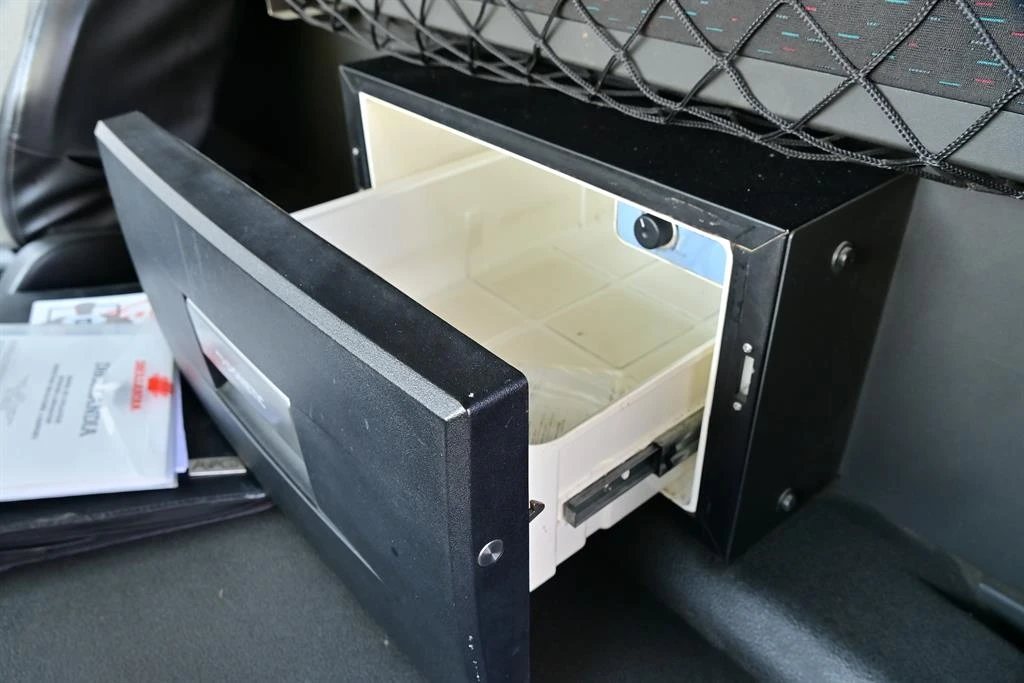 Volvo Fm 460 АДР, теглич, падащ борд, снимка 15 - Камиони - 53901528