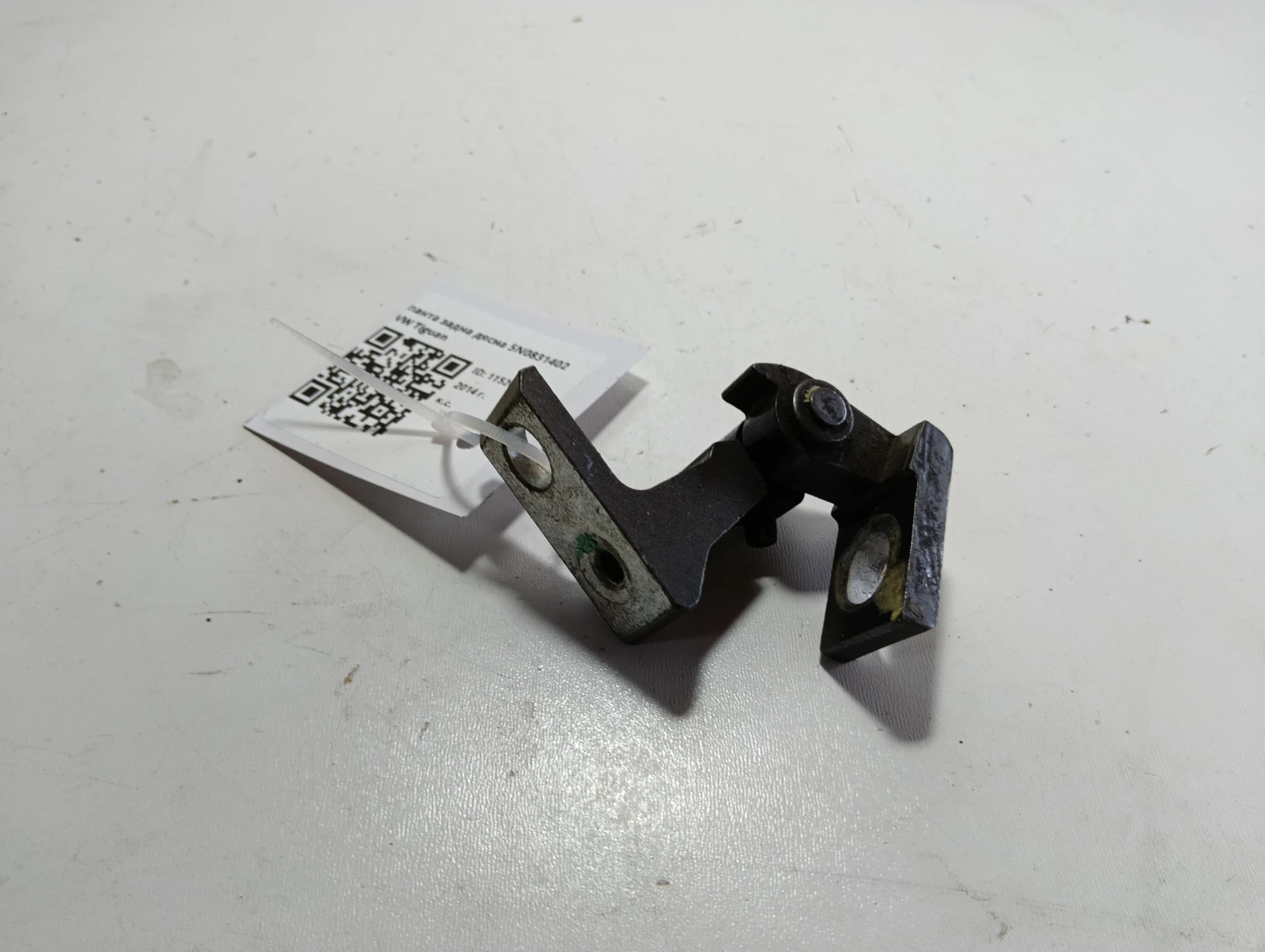 панта задна дясна 5N0831402 VW Tiguan