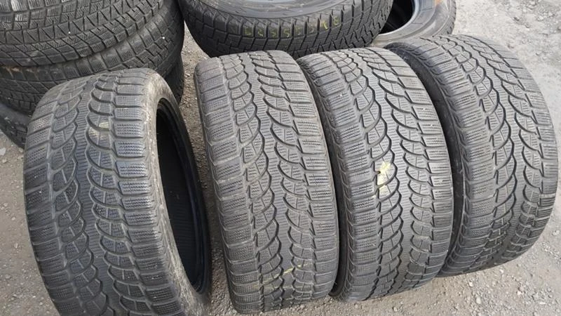 Гуми Зимни 255/45R18, снимка 1 - Гуми и джанти - 27725630