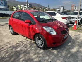 Toyota Yaris 1.0i Регистриран Климатик, снимка 2