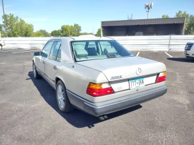 Mercedes-Benz E 300 CARFAX АВТО КРЕДИТ - 18900 лв. - 71207384 | Car24.bg