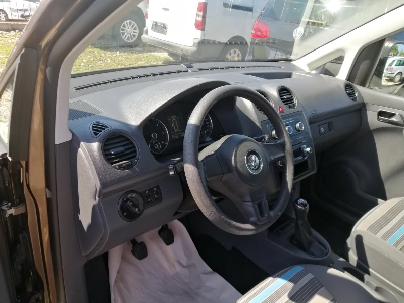 VW Caddy 1.6 TDI, снимка 7 - Автомобили и джипове - 47166912